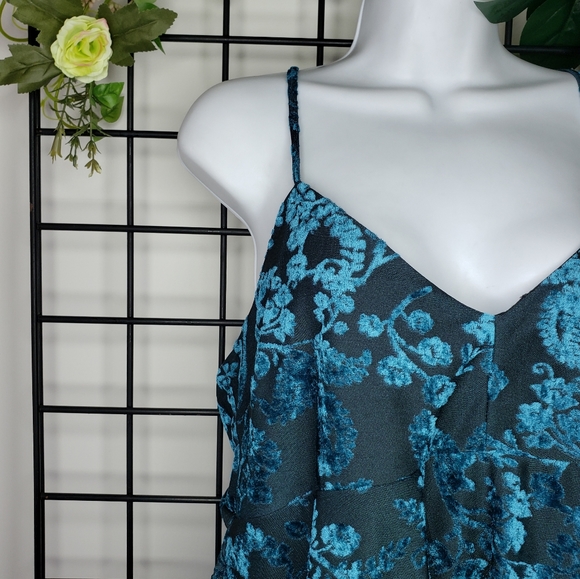 ⭐3/$20 Wild Fable Blue Velvet Crop Top - Picture 4 of 8